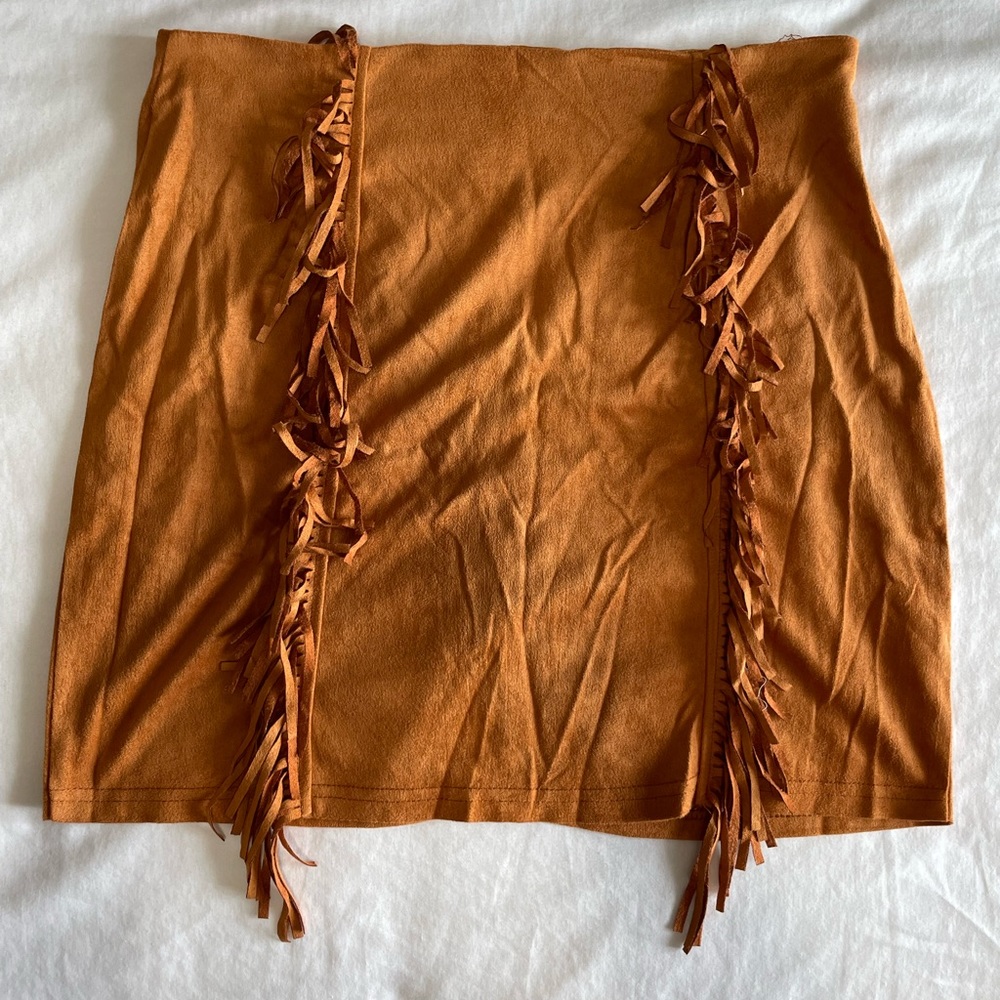 Boutique suede skirt with fringes